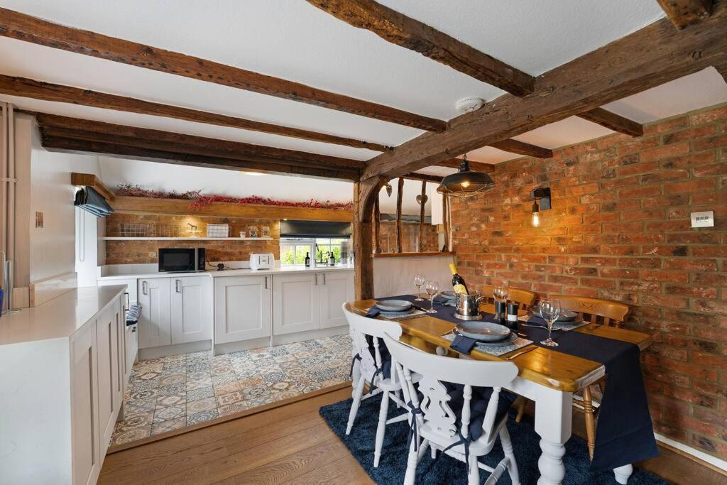 Villa Local Walks Pub Gardens Pet Friendly Landscaped Gardens And Free Private Parking Doddington  Exterior foto